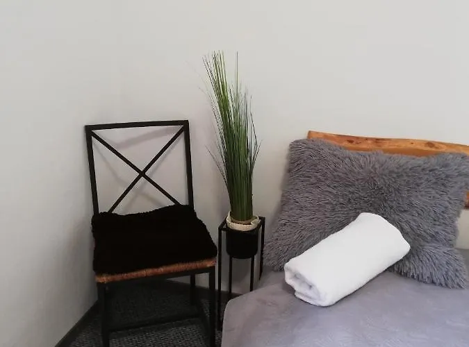 Amur Vendeghaz Gardony